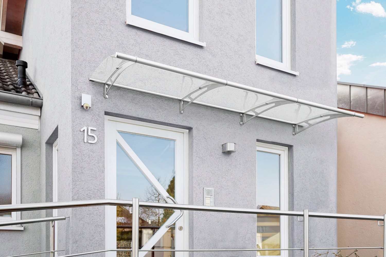 Rund ums Haus Witterungsbeständige Design-Vordächer von Gutta schützen vor Wind und Wetter - News, Bild 1