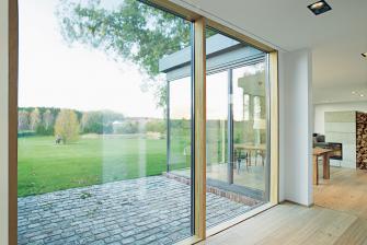 Rund ums Haus Bodentiefe Fenster von Unilux: Den Wohnraum optisch um den Außenbereich erweitern - News, Bild 1