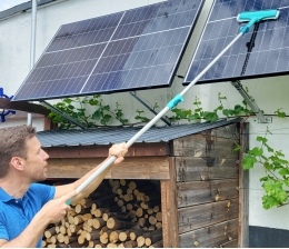 Rund ums Haus Reinigung von Solarmodulen mit dem Window & Frame Cleaner von Leifheit - News, Bild 1