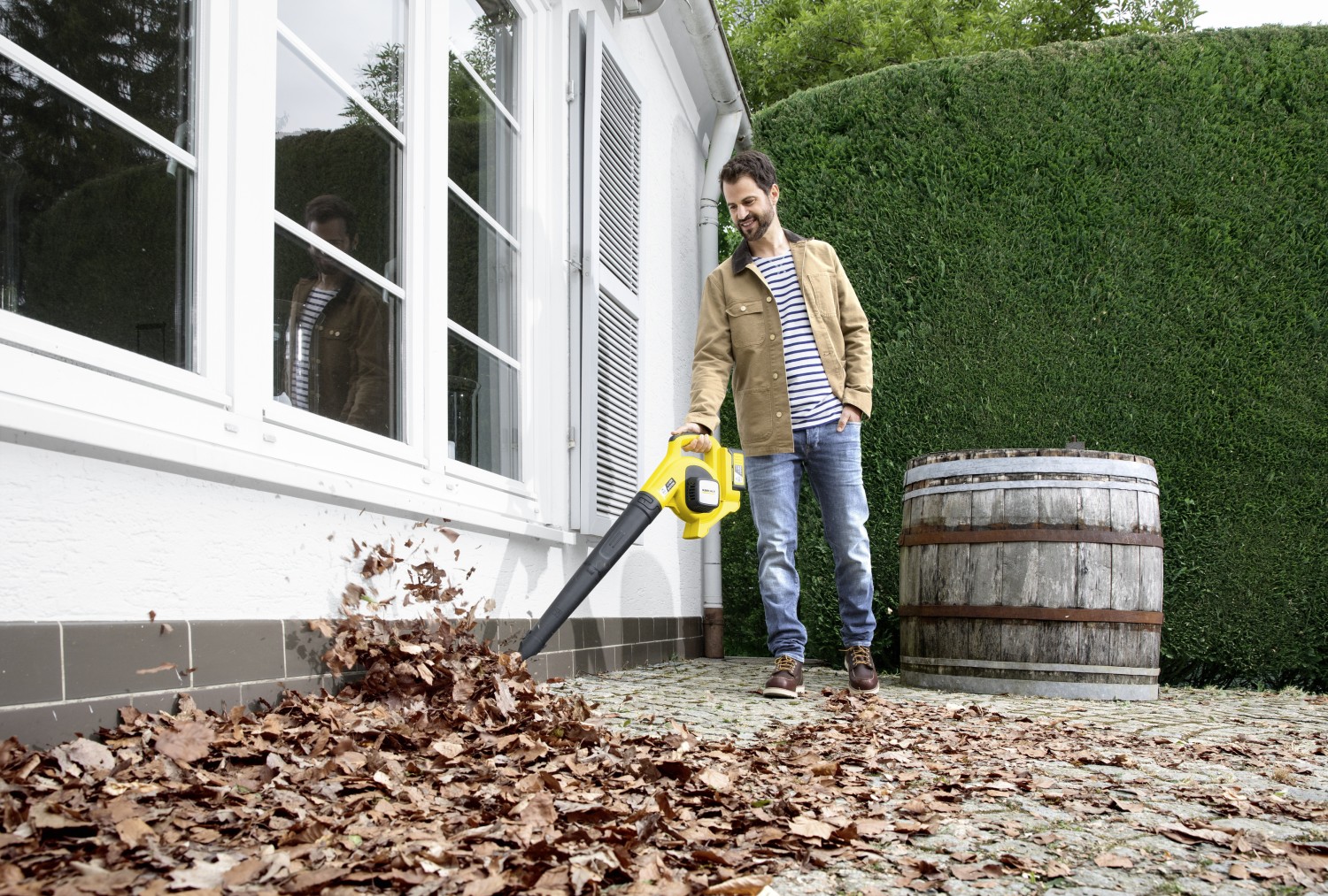 Marke: So machen Sie mit Hochdruckreiniger und Laubbläser Ihren Garten fit für den Winter, Bild 1 Arbeitsschutz So machen Sie mit Hochdruckreiniger und Laubbläser Ihren Garten fit für den Winter - News, Bild 1