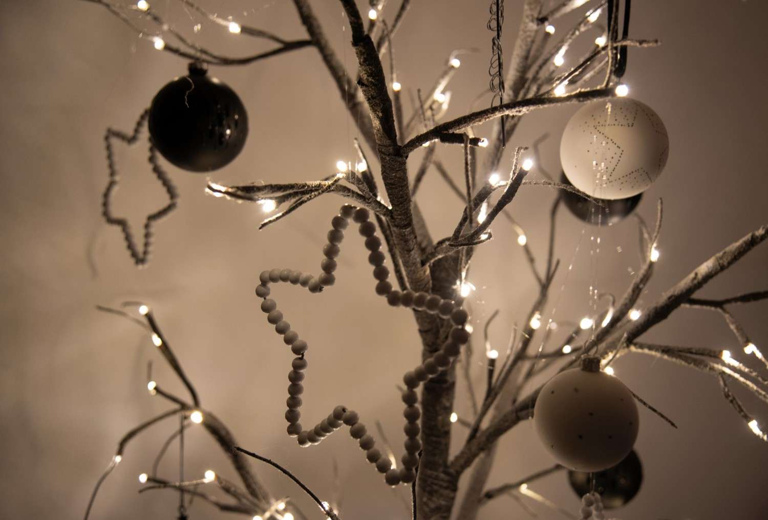 Arbeitsschutz TÜV SÜD erklärt, worauf Verbraucher bei Weihnachtsbeleuchtung achten sollten - News, Bild 1