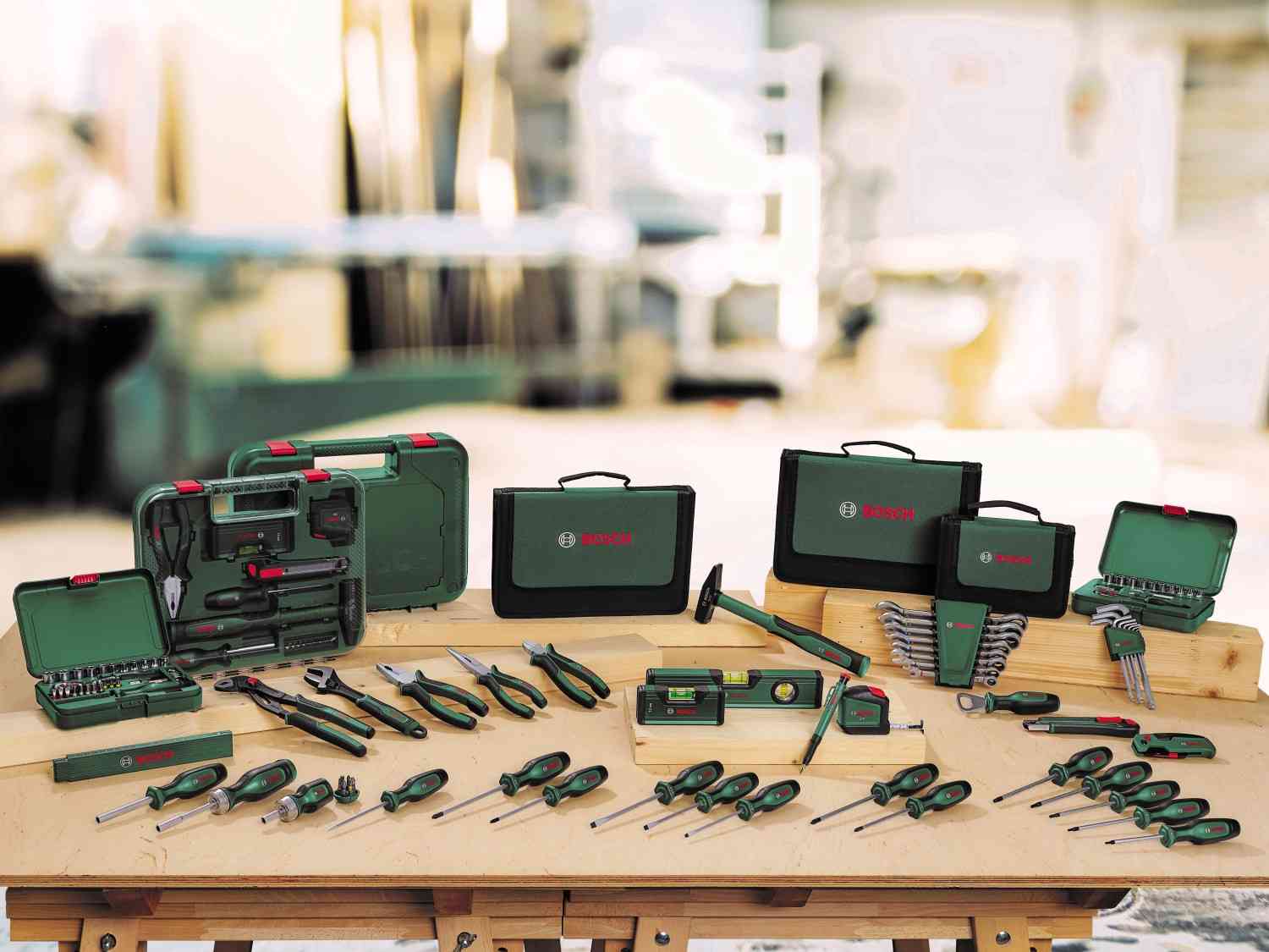 Handwerkzeuge Hammer, Schraubendreher und Wasserpumpenzange: Neue Produktlinie von Bosch - News, Bild 1