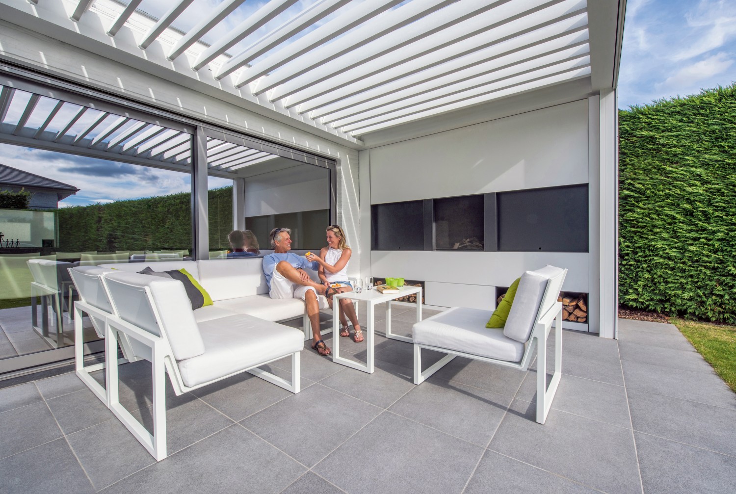 Garten Dank stilvoller Überdachung von Renson zieht es die Bewohner nach draußen, Bild 1 Garten Dank stilvoller Überdachung von Renson zieht es die Bewohner nach draußen - News, Bild 1