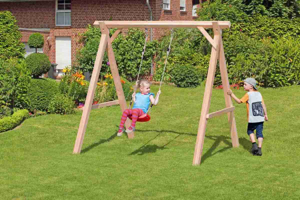 Schöner schaukeln mit NATURA Spielgeräte aus nachhaltigem Lärchenholz