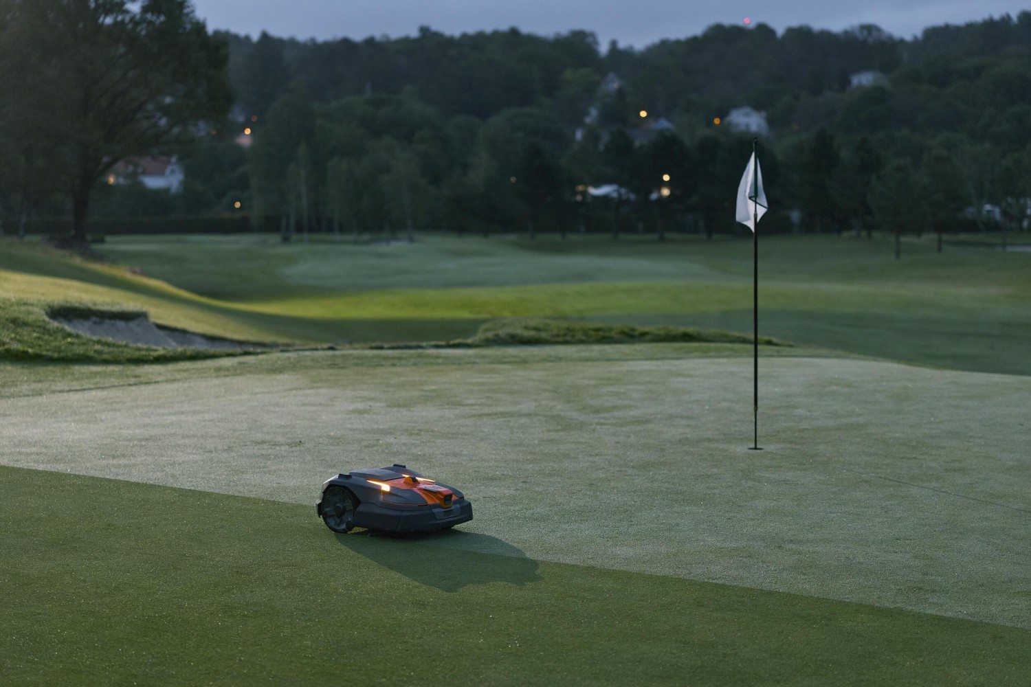 Gartengeräte Husqvarna stellt autonome und akkubetriebene Lösungen für das professionelle Greenkeeping vor - News, Bild 2
