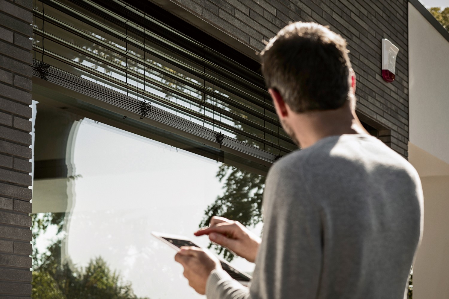 Produktvorstellung Smarte Einbruchprävention: Rehau reagiert, bevor das Fenster aufgehebelt wird - News, Bild 1