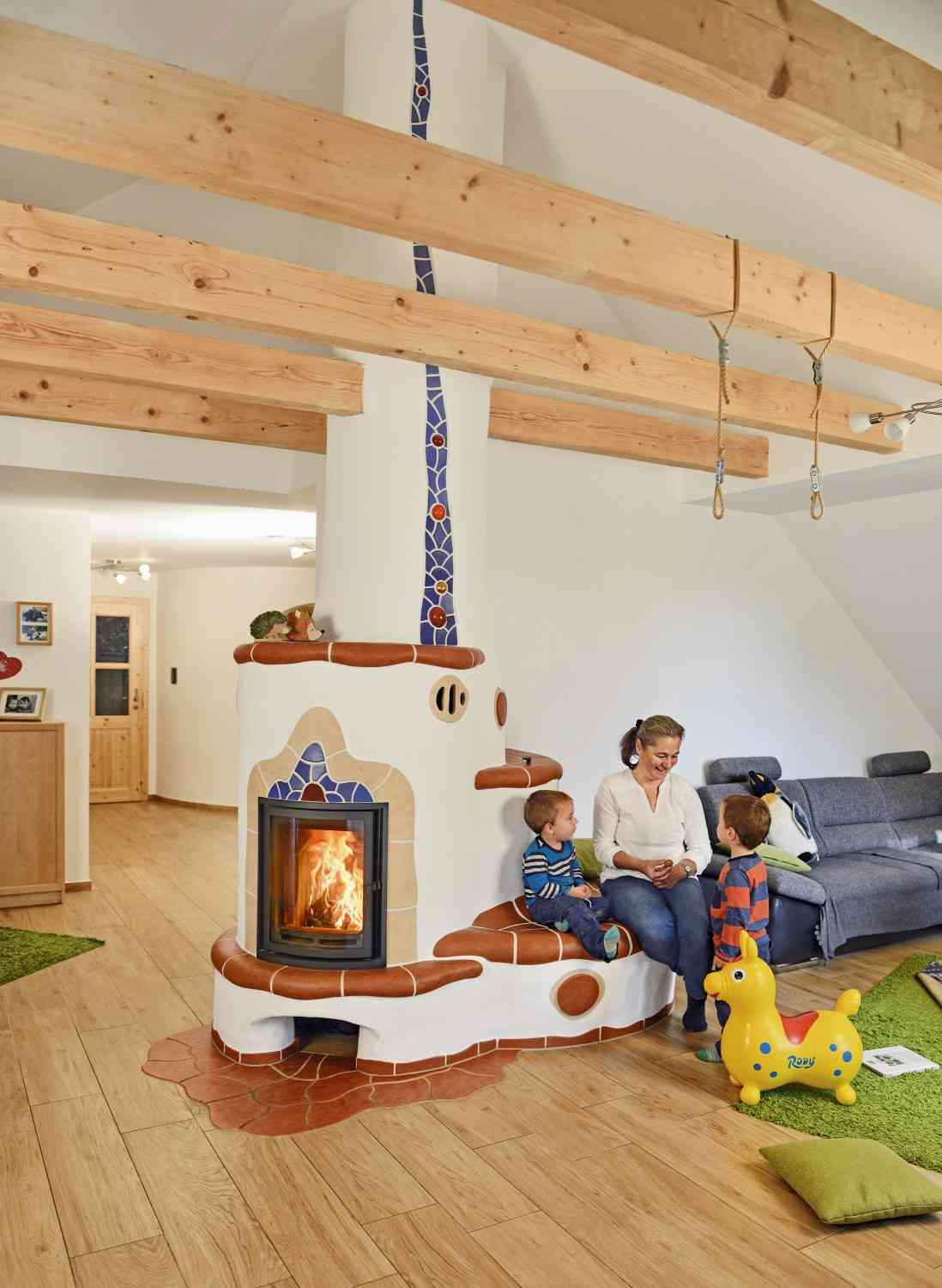 Rund ums Haus Kachelofen - Für Seele und Körper: Künstlerisch gestaltete Feuerstellen von Inderwies, Bild 1 Rund ums Haus Kachelofen - Für Seele und Körper: Künstlerisch gestaltete Feuerstellen von Inderwies - News, Bild 1