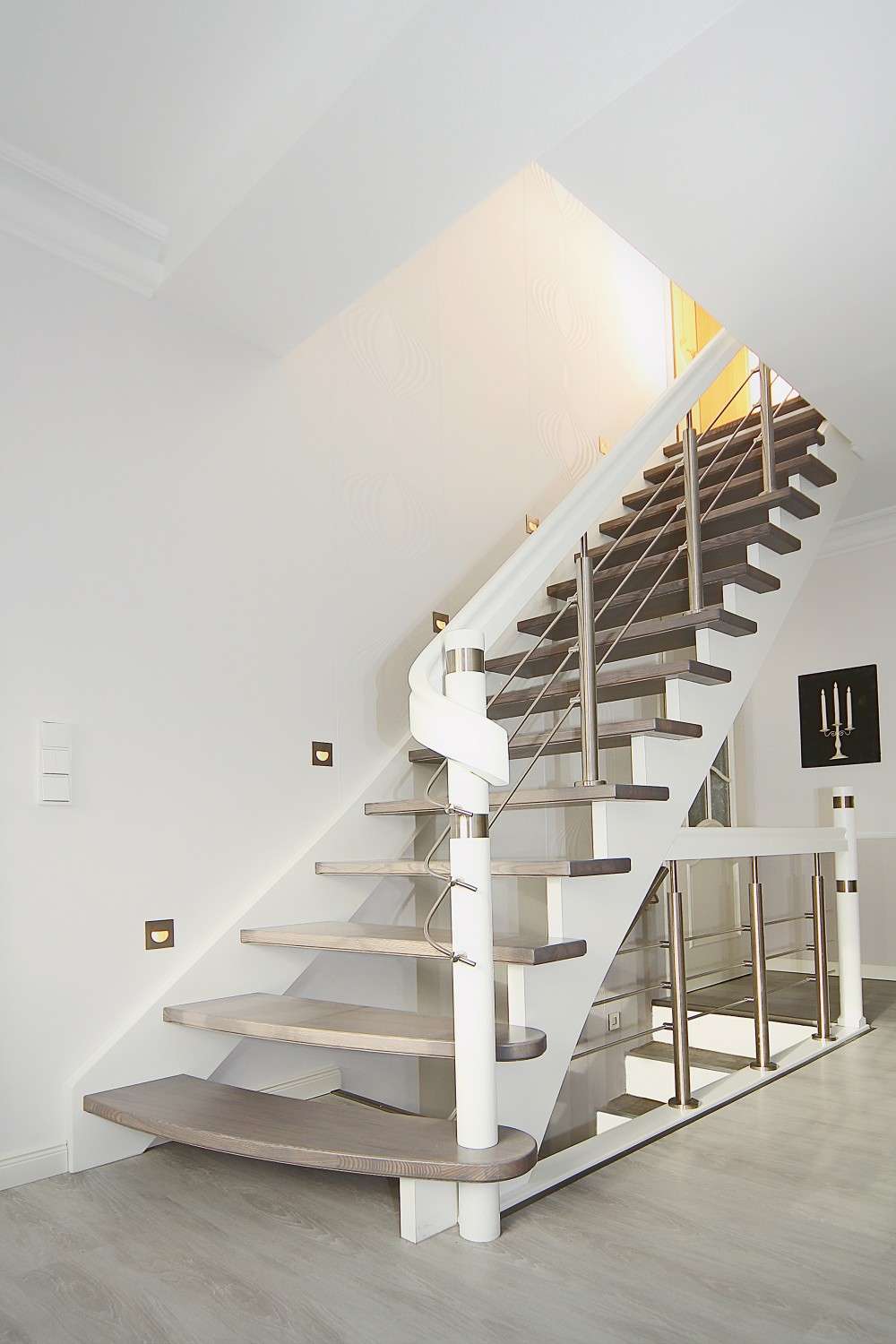 Rund ums Haus Streger-Treppen fügen sich mit Holz, Edelstahl und Relinggeländer harmonisch in den Raum ein, Bild 1 Rund ums Haus Streger-Treppen fügen sich mit Holz, Edelstahl und Relinggeländer harmonisch in den Raum ein - News, Bild 1