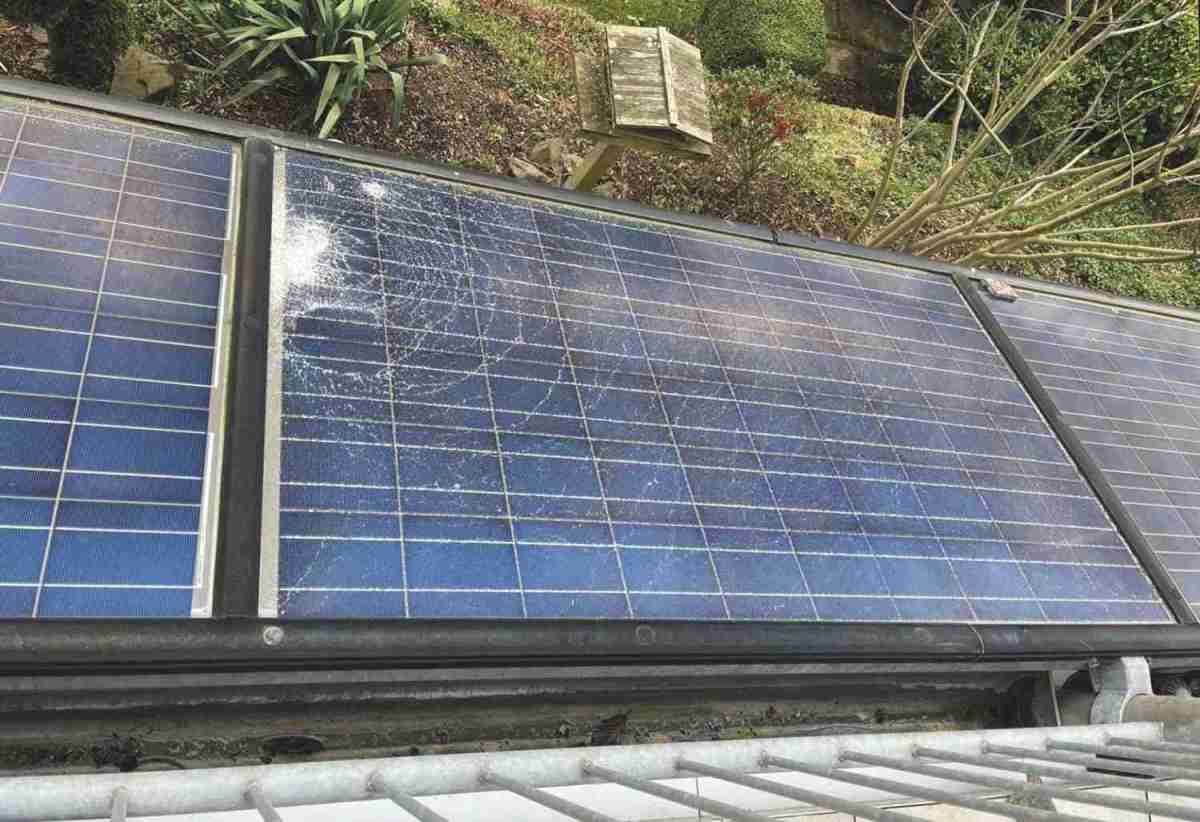 Rund ums Haus Sturmklammern helfen, Schäden an Photovoltaikanlagen auf Steildächern zu vermeiden - News, Bild 1