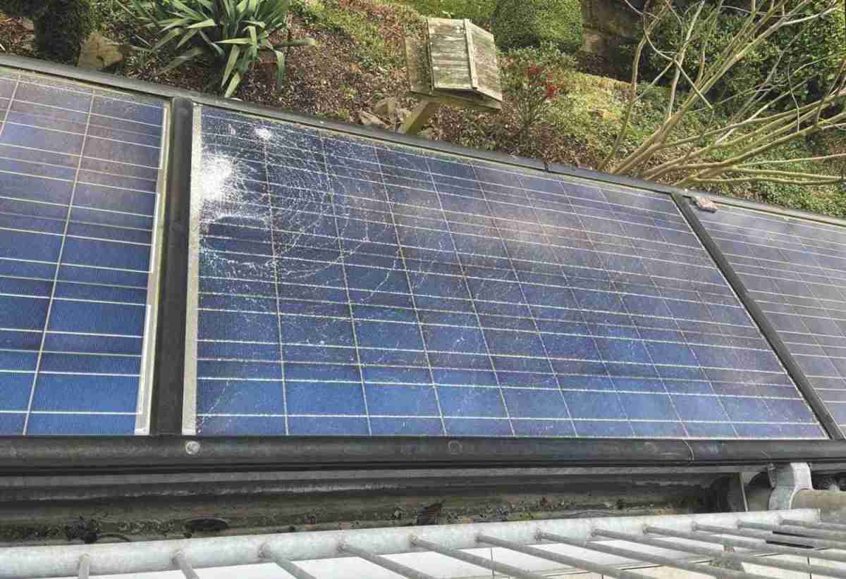 Marke: Sturmklammern helfen, Schäden an Photovoltaikanlagen auf Steildächern zu vermeiden, Bild 1 Rund ums Haus Sturmklammern helfen, Schäden an Photovoltaikanlagen auf Steildächern zu vermeiden - News, Bild 1