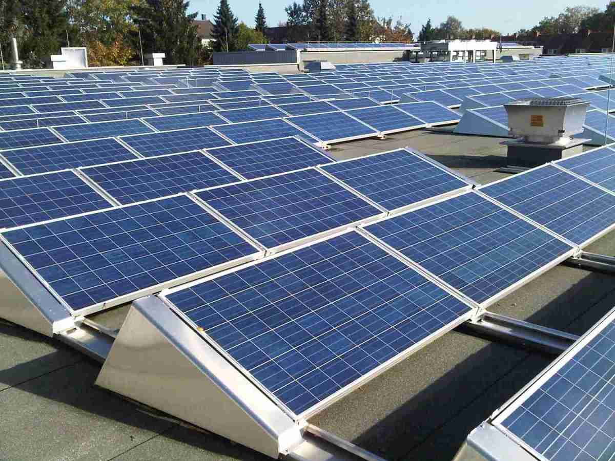 Service Schäden vermeiden bei Solaranlagen - Neue Planungs- und Ausführungsregel für Flachdächer - News, Bild 1