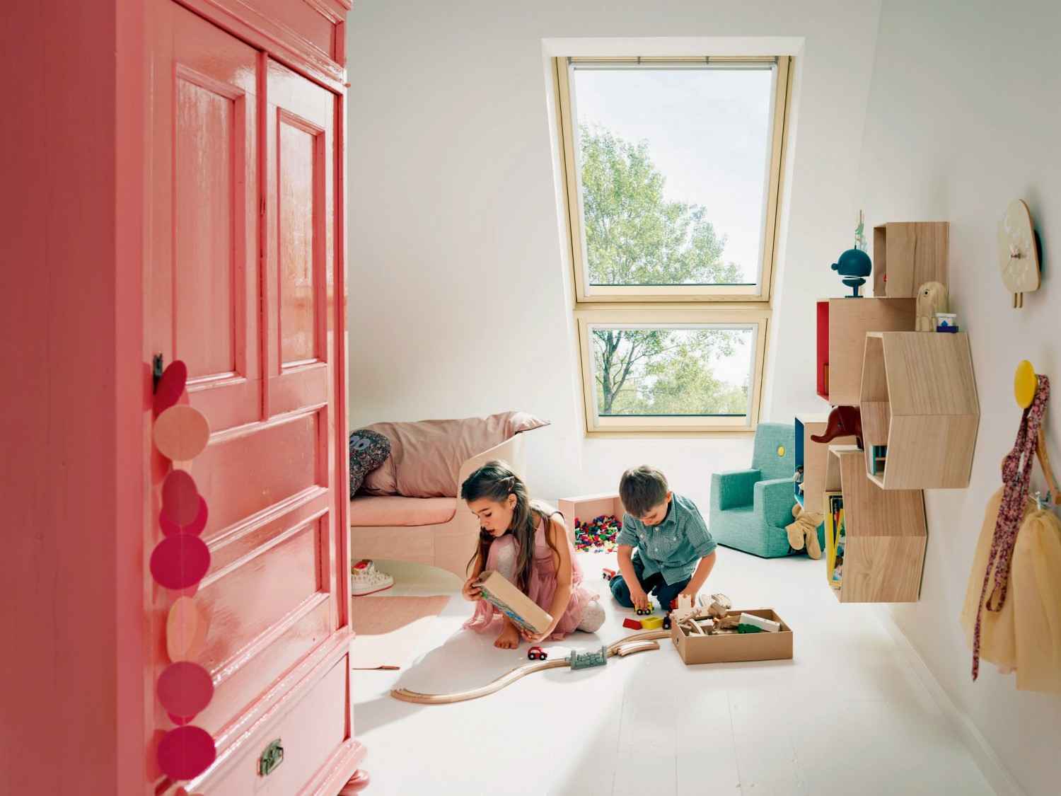 Velux Kindersichere Velux-Dachfenster bieten auch den Kleinsten freien Ausblick, Bild 1 Rund ums Haus Kindersichere Velux-Dachfenster bieten auch den Kleinsten freien Ausblick - News, Bild 1