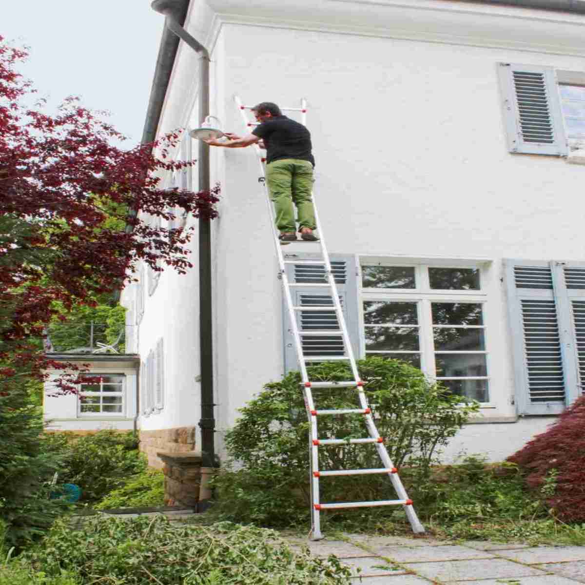 WAKÜ Mit WAKÜ Teleskopleitern erreicht man auch höher gelegene Stellen, Bild 1 Garten Mit WAKÜ Teleskopleitern erreicht man auch höher gelegene Stellen - News, Bild 1