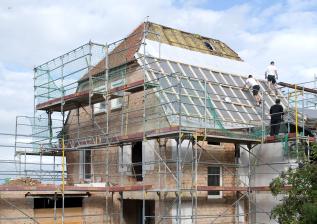 Arbeitsschutz Energiesparen im Blick: Vier Tipps für die Planung einer Dachsanierung - News, Bild 1