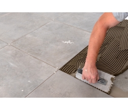 Arbeitsschutz Fliesen verlegen ohne Chaos: Warum gute Planung oft wichtiger ist als das eigentliche Verlegen - News, Bild 1