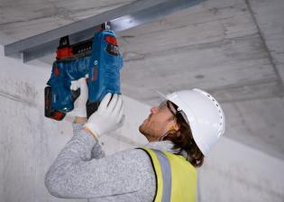 Marke: Bosch „Professional 18V System“: Erster Akku-Betonnagler von Bosch , Bild 1 Arbeitsschutz „Professional 18V System“: Erster Akku-Betonnagler von Bosch - News, Bild 1