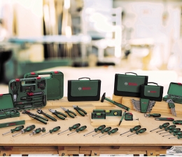 Handwerkzeuge Hammer, Schraubendreher und Wasserpumpenzange: Neue Produktlinie von Bosch - News, Bild 1