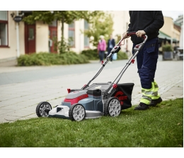 Cramer 61 cm Schnittbreite mit dem 82V Dual-Akku-Mäher von Cramer, Bild 1 Gartengeräte 61 cm Schnittbreite mit dem 82V Dual-Akku-Mäher von Cramer - News, Bild 1