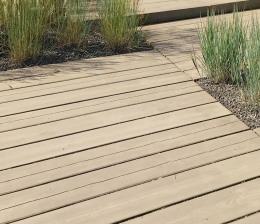 Marke: Holz oder Stein? - Beton-Dielensteine in Holzoptik vereinen Vorteile zweier Materialien in einem, Bild 1 Garten Holz oder Stein? - Beton-Dielensteine in Holzoptik vereinen Vorteile zweier Materialien in einem - News, Bild 1