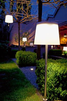 Garten Licht ohne Steckdose im Garten: Solarlampen helfen Hausbesitzern aus der Klemme, Bild 1 Garten Licht ohne Steckdose im Garten: Solarlampen helfen Hausbesitzern aus der Klemme - News, Bild 1