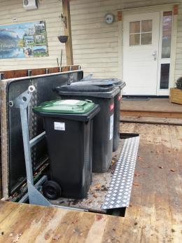 Garten Nichts sehen, nichts riechen - Dank des Mülltonnenlifts von trafik up verschwinden die hässlichen Mülltonnen im Boden, Bild 1 Garten Nichts sehen, nichts riechen - Dank des Mülltonnenlifts von trafik up verschwinden die hässlichen Mülltonnen im Boden - News, Bild 1