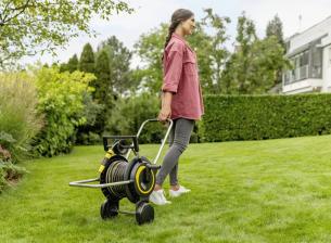 Garten Flexible Schläuche und passende Aufbewahrungen machen Gartenpflege komfortabler - News, Bild 1