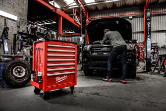E-Werkzeuge Akku Milwaukee erweitert Automotive-Sortiment für professionelle Werkstätten - News, Bild 1