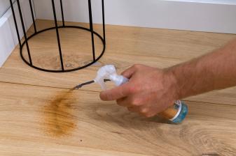 Rund ums Haus Reinigungsmittel gegen Tanninflecken auf Holzoberflächen - News, Bild 1