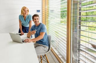 Rund ums Haus Dank mit Elero automatisierter Jalousien den Sonneneinfall auf großen Fensterflächen clever steuern, Bild 1 Rund ums Haus Dank mit Elero automatisierter Jalousien den Sonneneinfall auf großen Fensterflächen clever steuern - News, Bild 1