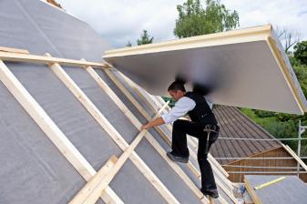Rund ums Haus Energiesparen im Blick: Vier Tipps für die Planung einer Dachsanierung - News, Bild 1