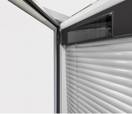Marke: In Fenster integrierte Beschattungslösungen smart bedienen - Kein Eingriff ins Mauerwerk nötig, Bild 1 Rund ums Haus In Fenster integrierte Beschattungslösungen smart bedienen - Kein Eingriff ins Mauerwerk nötig - News, Bild 1