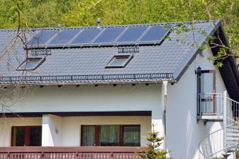 Rund ums Haus Leichte Metalldachpfannen von Luxmetall ermöglichen den sicheren Obergeschossausbau - News, Bild 1