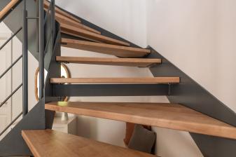 Rund ums Haus Neue Stufen werten alte Treppen optisch auf und machen sie sicher begehbar, Bild 1 Rund ums Haus Neue Stufen werten alte Treppen optisch auf und machen sie sicher begehbar - News, Bild 1