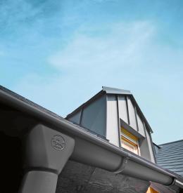 Rund ums Haus Robuste Dachrinnensysteme leiten auch große Regenwassermengen zuverlässig ab, Bild 1 Rund ums Haus Robuste Dachrinnensysteme leiten auch große Regenwassermengen zuverlässig ab - News, Bild 1