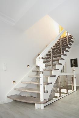 Rund ums Haus Streger-Treppen fügen sich mit Holz, Edelstahl und Relinggeländer harmonisch in den Raum ein - News, Bild 1