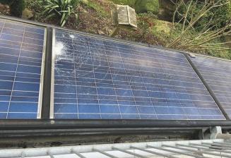 Marke: Sturmklammern helfen, Schäden an Photovoltaikanlagen auf Steildächern zu vermeiden, Bild 1 Rund ums Haus Sturmklammern helfen, Schäden an Photovoltaikanlagen auf Steildächern zu vermeiden - News, Bild 1