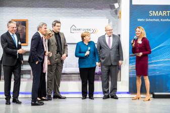 Smart Home Digital Gipfel 2018: Bundeskanzlerin Merkel zu Besuch im „House of Smart Living“ , Bild 1 Smart Home Digital Gipfel 2018: Bundeskanzlerin Merkel zu Besuch im „House of Smart Living“ - News, Bild 1
