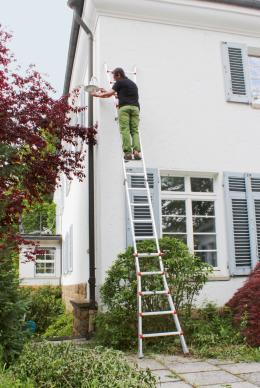 WAKÜ Mit WAKÜ Teleskopleitern erreicht man auch höher gelegene Stellen, Bild 1 Garten Mit WAKÜ Teleskopleitern erreicht man auch höher gelegene Stellen - News, Bild 1
