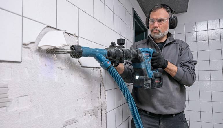 Marke: Bosch Erster Akku-Schlaghammer von Bosch ist da - Vibrationskontrolle und zwölf Arbeitspositionen, Bild 1 E-Werkzeuge Akku Erster Akku-Schlaghammer von Bosch ist da - Vibrationskontrolle und zwölf Arbeitspositionen - News, Bild 1