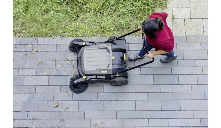 Produktvorstellung Startschuss für neue Produktreihe: Nachfolger für Kärcher-Handkehrmaschine KM 70/20 - News, Bild 1