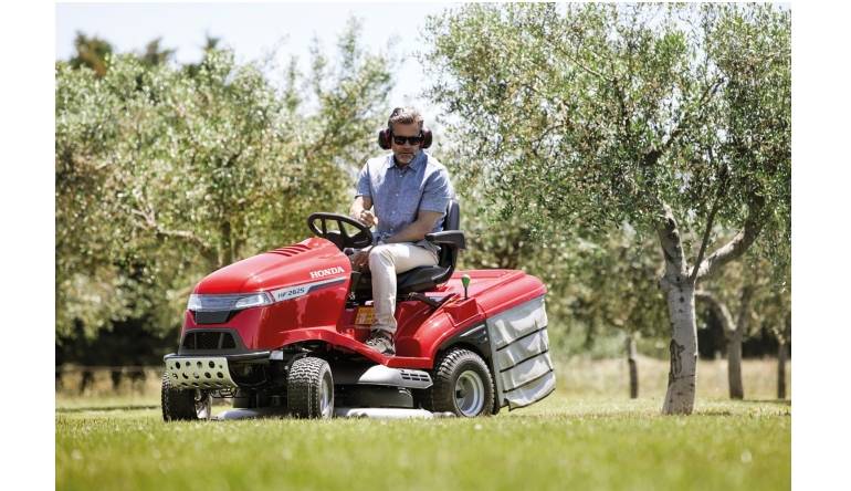 Service Honda wertet Premium-Rasentraktoren auf, Bild 1 Service Honda wertet Premium-Rasentraktoren auf - News, Bild 1