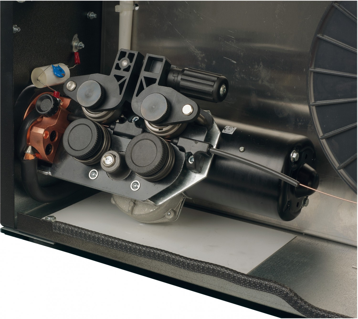 Der Schweißstar in der Werkstatt: Merkle HighPULSE touch 350 mit Wasserkühlgerät WK301 und Transportwagen TW112, Bild 8 Gewerbliche Werkzeuge Merkle HighPULSE touch 350 mit Wasserkühlgerät WK301 und Transportwagen TW112 im Test, Bild 8