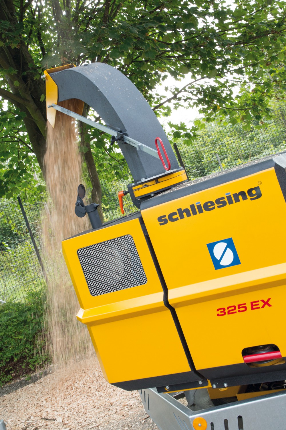 Mittelklasse-Häcksler für Stämme bis 20 Zentimeter: Schliesing Motorhäcksler 325 EX, Bild 3 Gewerbliche Werkzeuge Schliesing Motorhäcksler 325 EX im Test, Bild 3