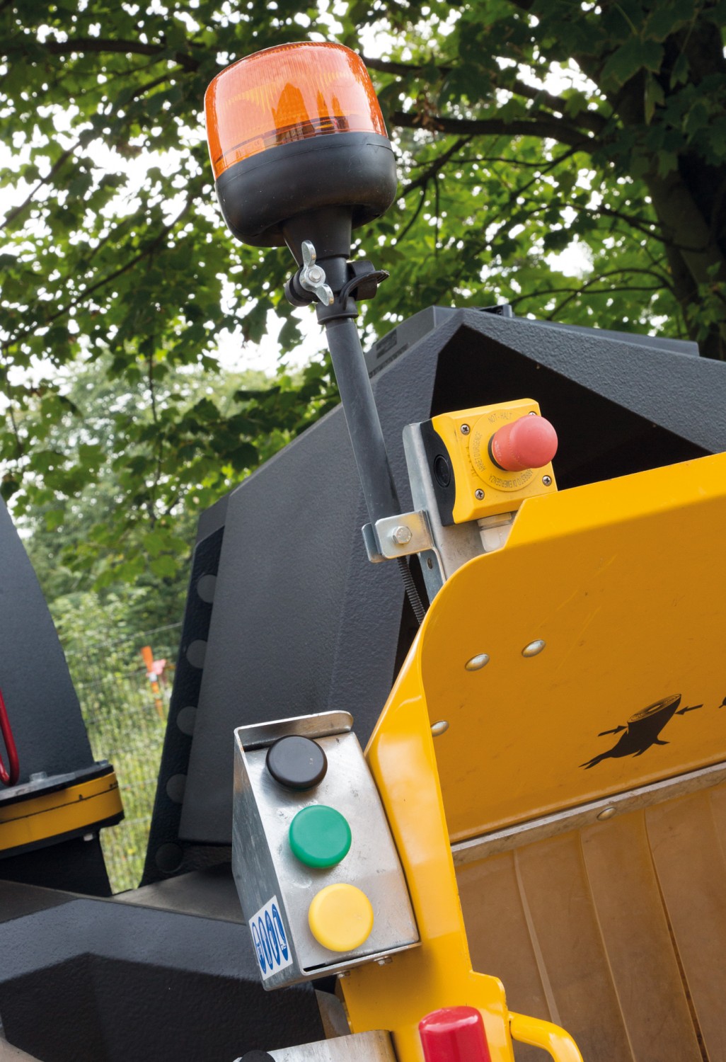 Mittelklasse-Häcksler für Stämme bis 20 Zentimeter: Schliesing Motorhäcksler 325 EX, Bild 14 Gewerbliche Werkzeuge Schliesing Motorhäcksler 325 EX im Test, Bild 14