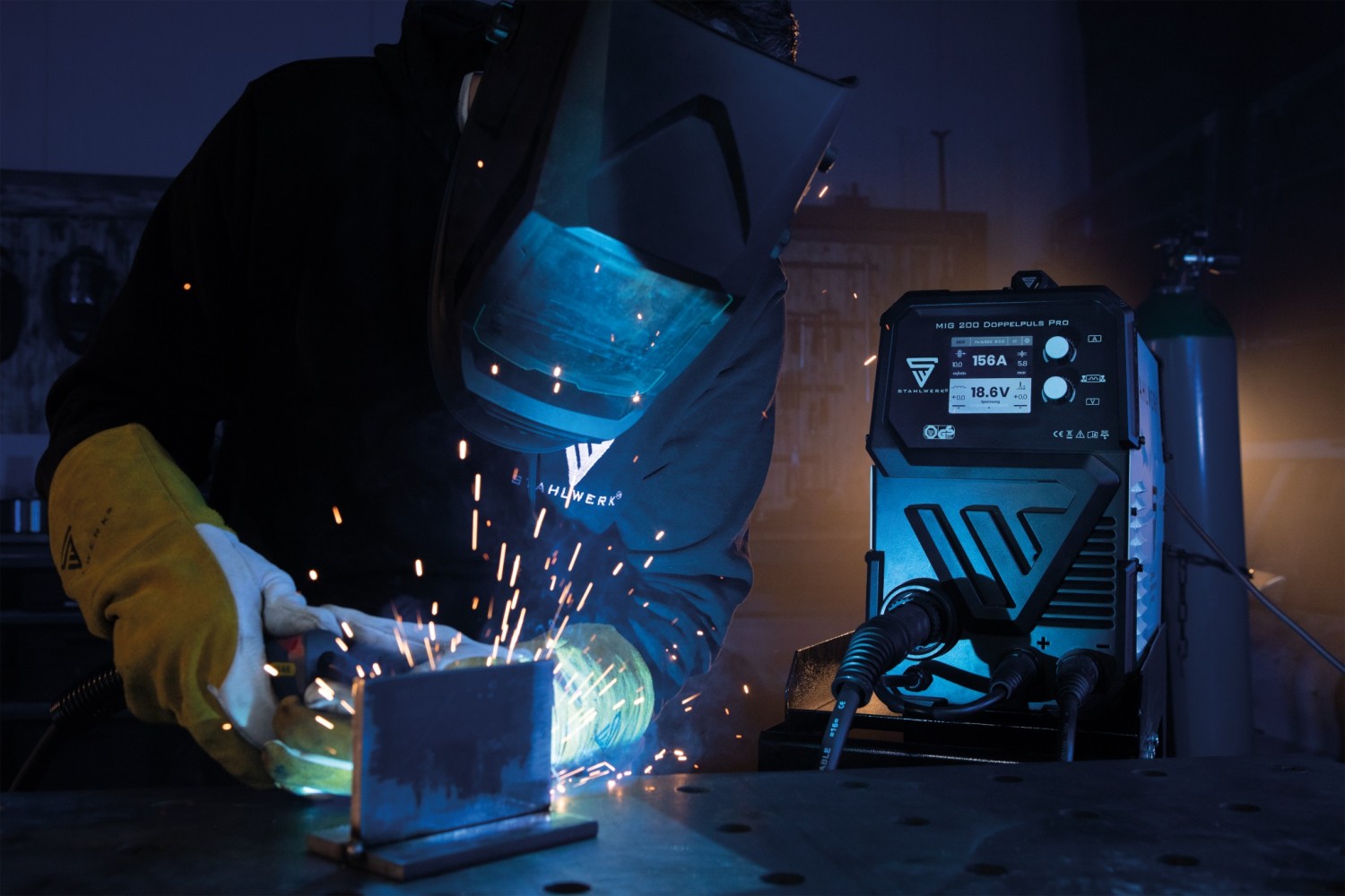 Nur was für Profis?: Stahlwerk MIG MAG 200 Doppelpuls Pro im Set mit MIG MAG-Schweißbrenner AK25/ MB25 und Verschleißteile Set für Aluminium, Bild 4 Schweißgeräte Stahlwerk MIG MAG 200 Doppelpuls Pro im Set mit MIG MAG-Schweißbrenner AK25/ MB25 und Verschleißteile Set für Aluminium im Test, Bild 4