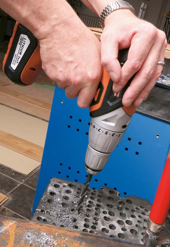 Noch ein Kraftpaket: Crosstools 18-Volt-Lithium-Ionen-Akkubohrschrauber, Bild 2 Akku-Schrauber Crosstools 18-Volt-Lithium-Ionen-Akkubohrschrauber im Test, Bild 2