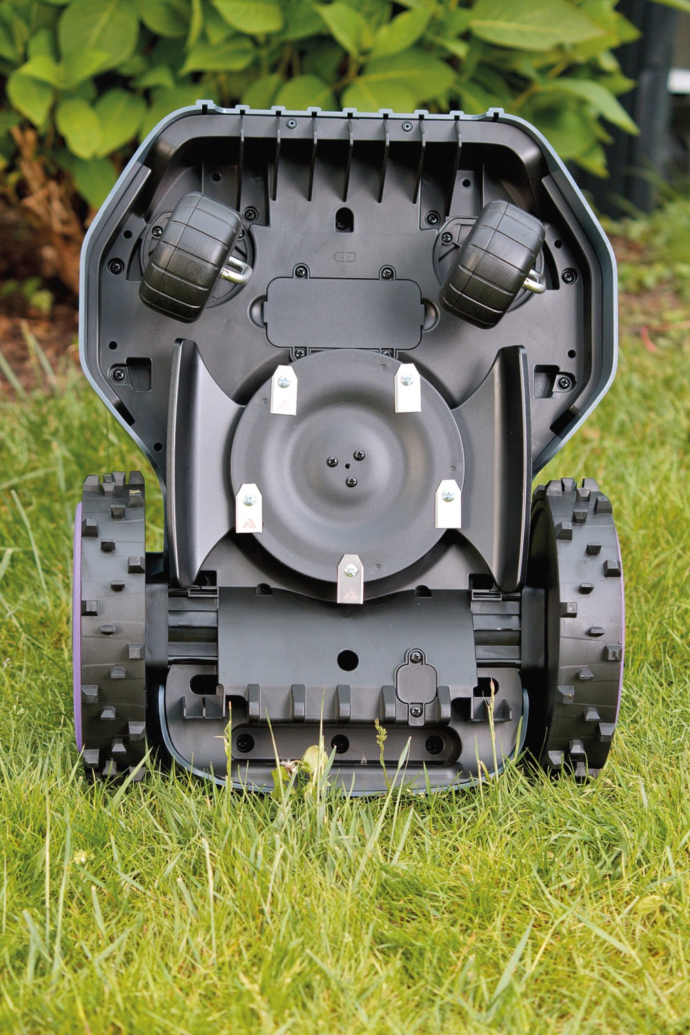 Rasenmähroboter M5 von Anthbot: Anthbot M5, Bild 2 Roboter-Rasenmäher Anthbot M5 im Test, Bild 2