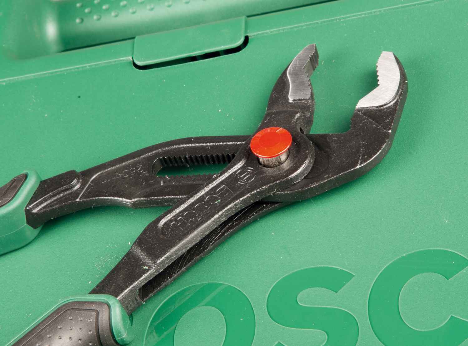 Neu bei Bosch: Handwerkzeuge: Bosch Advanced Werkzeugkoffer, Bild 4 Handwerkzeug-Sets Bosch Advanced Werkzeugkoffer im Test, Bild 4