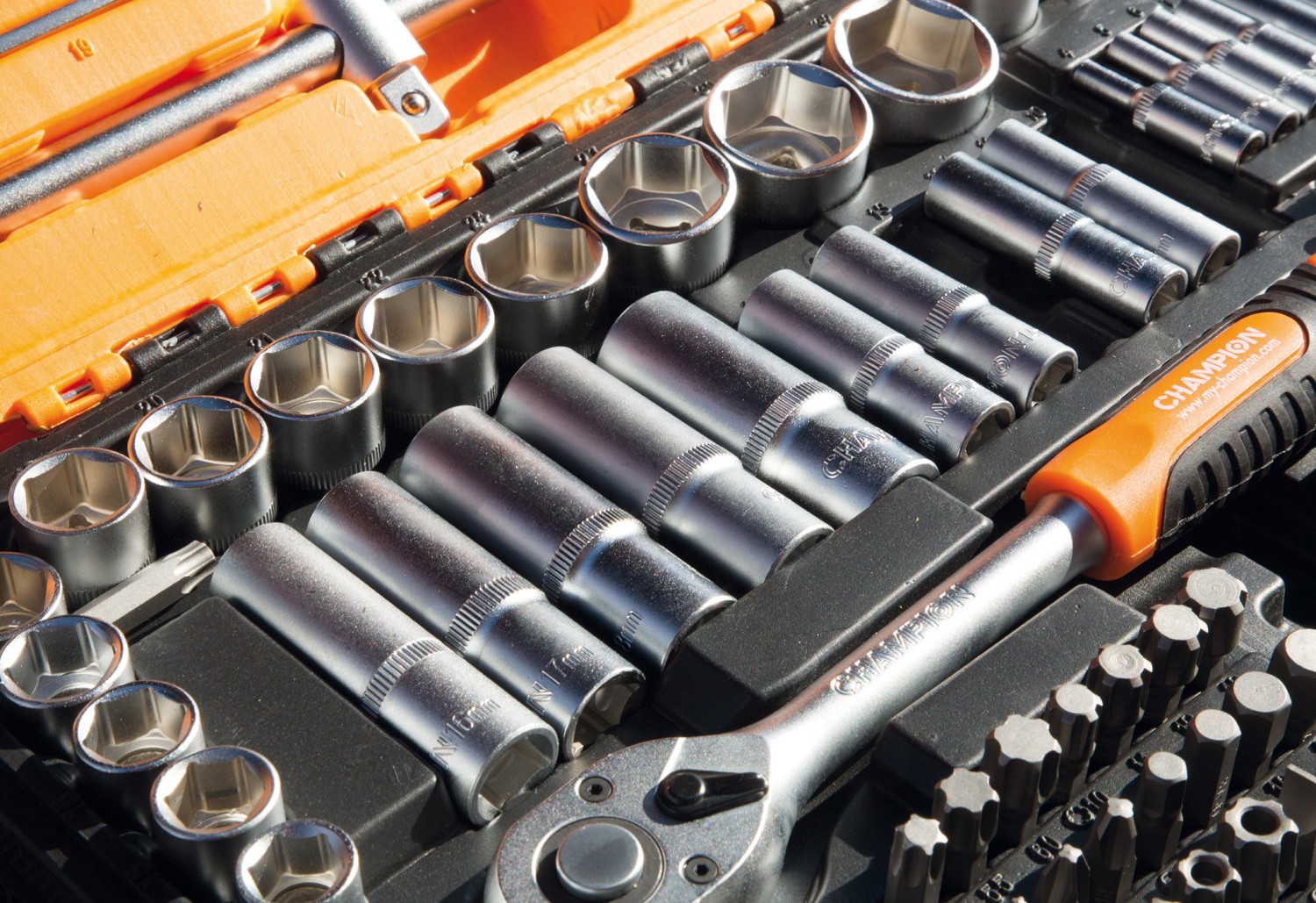 Ideal für Hobby und Reparatur: Champion Steckschlüsselsatz 216-tlg 070220240216, Bild 3 Handwerkzeug-Sets Champion Steckschlüsselsatz 216-tlg 070220240216 im Test, Bild 3