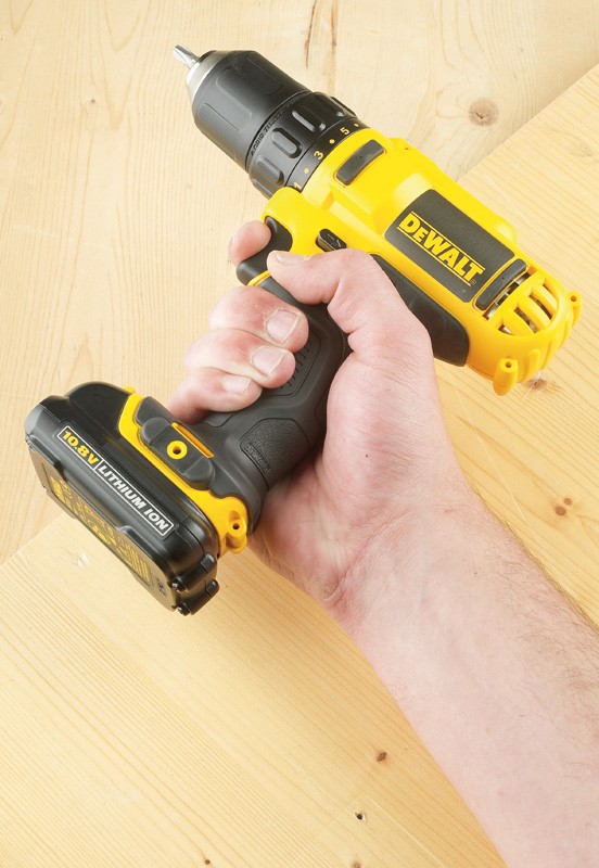 Handliche Kraft: DeWalt Akku-Bohrschrauber DCD 710, Bild 1 Akku-Schrauber DeWalt Akku-Bohrschrauber DCD 710 im Test, Bild 1